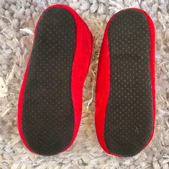 New with tag Ruby Red Slippers with A gem and bow. Soft slip one.make great gift - Picture 4 of 7